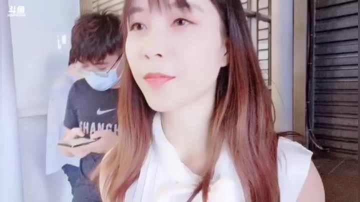 我在斗鱼看百变姑姑肖淑洁直播户外