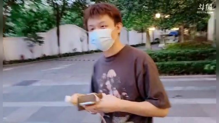 Smlia丶卡布奇诺发布了一个斗鱼视频2020-08-01