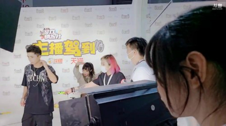 Smlia丶卡布奇诺发布了一个斗鱼视频2020-08-02