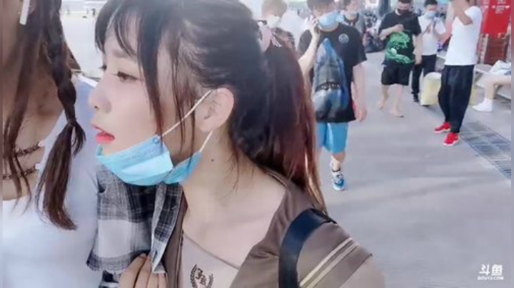 菜菜的瓜皮帽发布了一个斗鱼视频2020-08-02