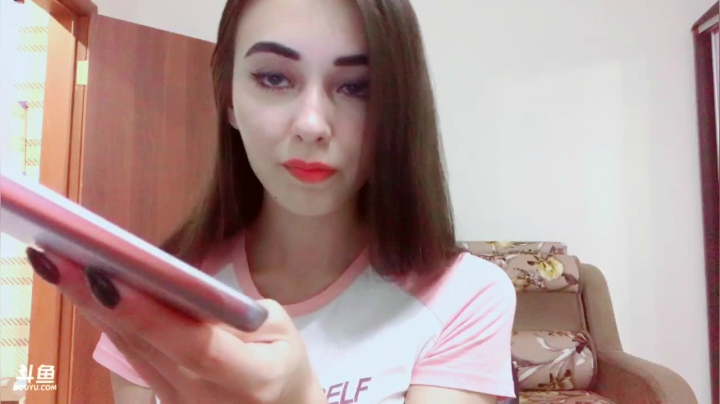 妹子代播一会。 2020-08-03 01点场