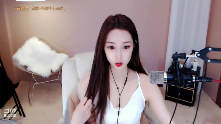 爱笑的女孩运气不会太差~6495582 2020-08-03 01点场