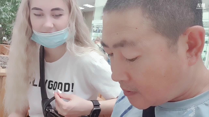 帮水友大哥们给美女买礼物。 2020-08-04 14点场