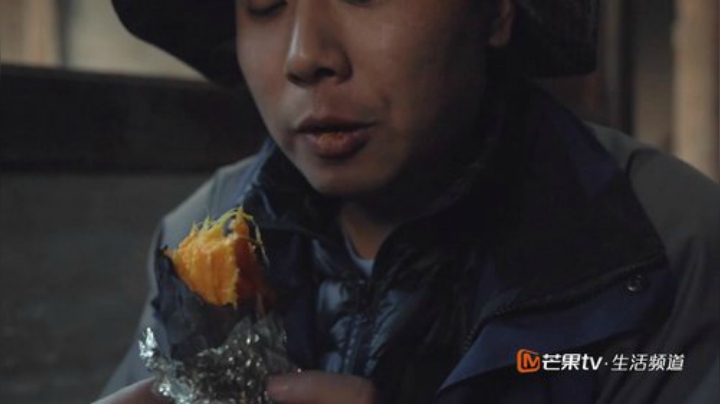 我在斗鱼看野食小哥直播美食