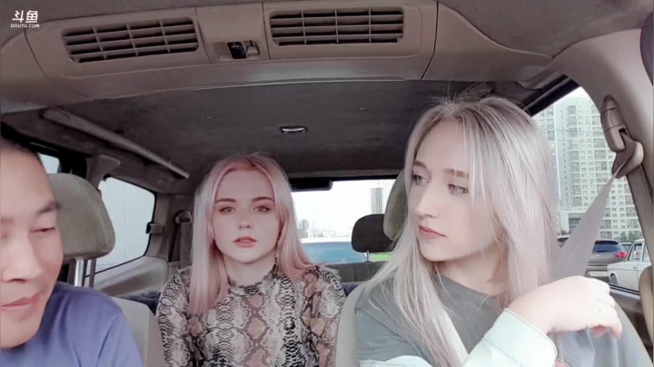 美女太多挡不住了。 2020-08-05 18点场