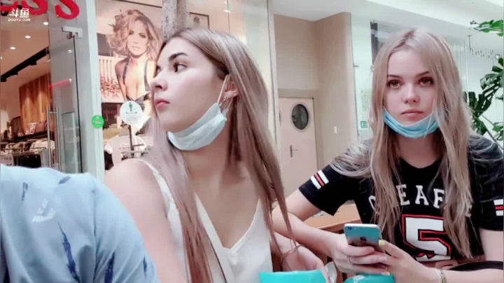 帮水友大哥们给美女买礼物。 2020-08-04 18点场