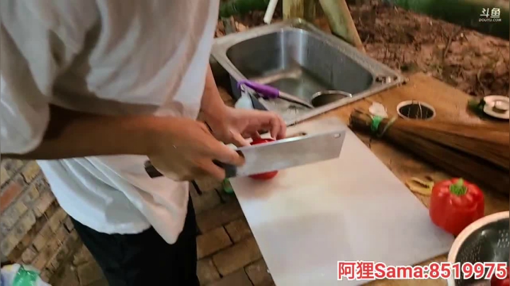 有一个美丽的小女孩～ 2020-08-04 19点场