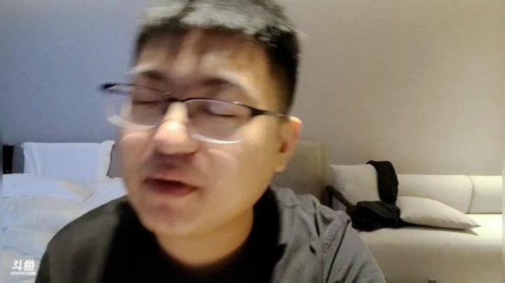 我在斗鱼看火力堂主直播户外