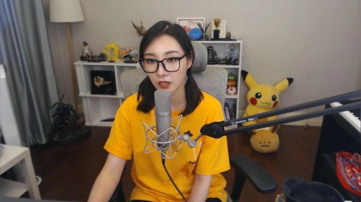 黑板君爱喝酸奶发布了一个斗鱼视频2020-08-06