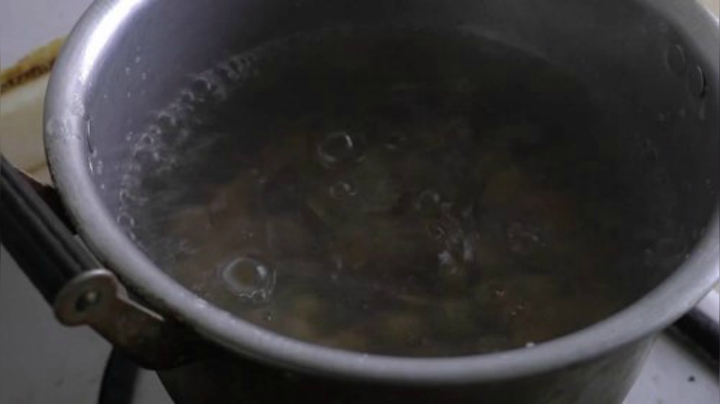 我在斗鱼看野食小哥直播美食