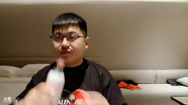 卧龙斯基发布了一个斗鱼视频2020-08-07