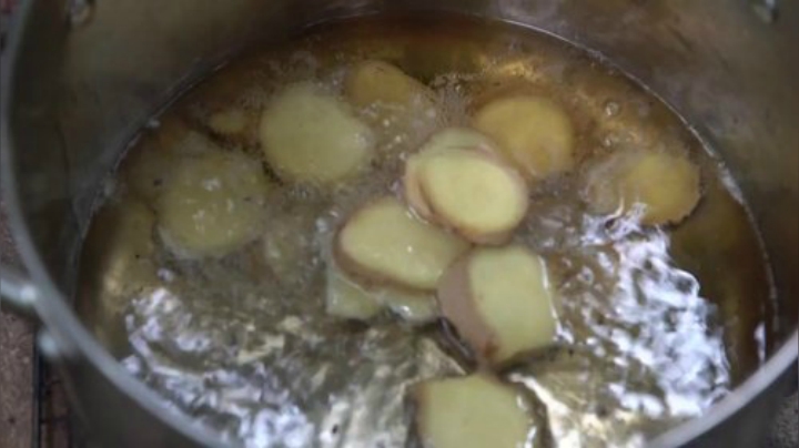 我在斗鱼看野食小哥直播美食