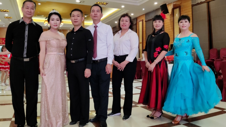 8月8日《现场直播》茂名市文化广场舞蹈交流茶话活动