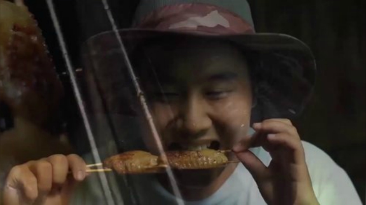 我在斗鱼看野食小哥直播美食