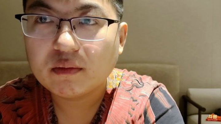 我在斗鱼看火力堂主直播户外
