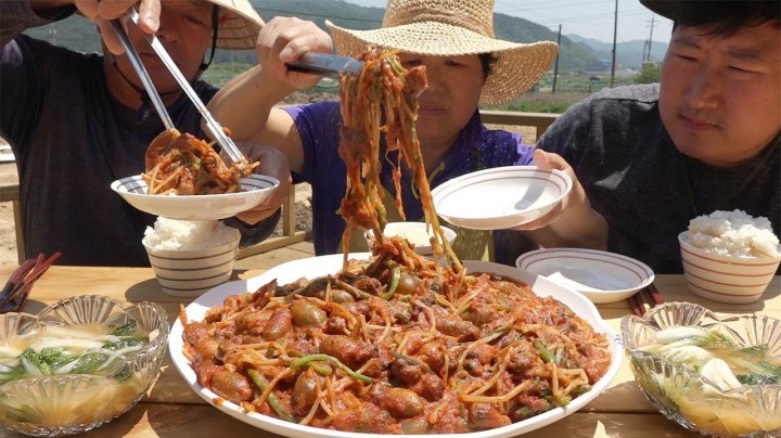 又到蒸茎海鞘的季节啦！我们都喜欢吃的美食，味道清爽肉很嫩哦！