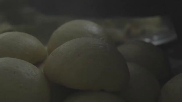 我在斗鱼看野食小哥直播美食