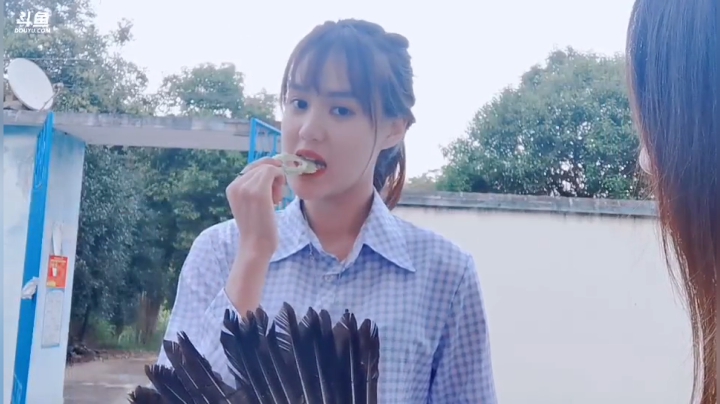 菜菜的瓜皮帽发布了一个斗鱼视频2020-08-10