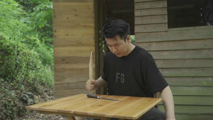 我在斗鱼看野食小哥直播美食