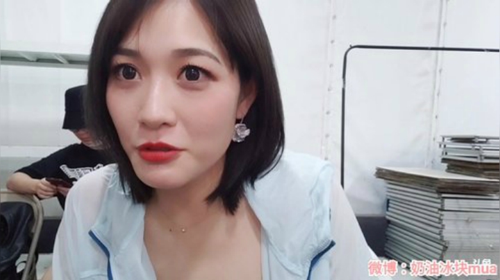我在斗鱼看奶油冰块直播美食