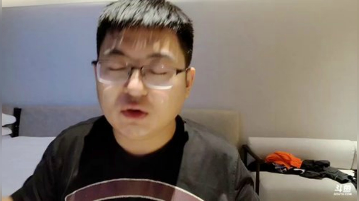 我在斗鱼看火力堂主直播户外
