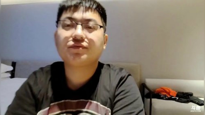 我在斗鱼看火力堂主直播户外