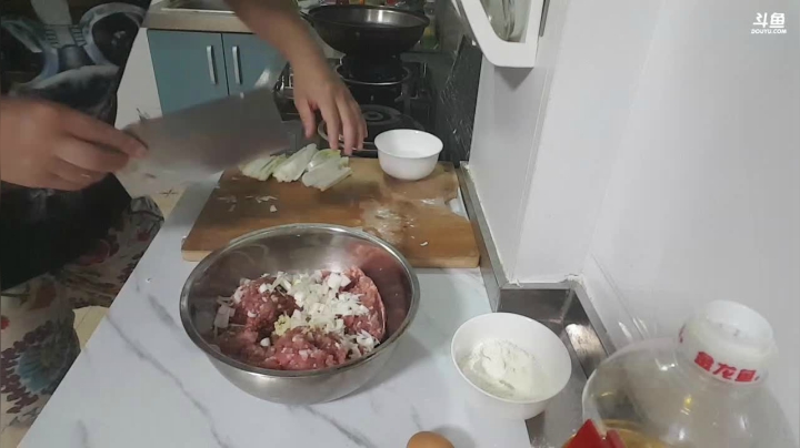 老王的肉饼。 2020-08-12 18点场