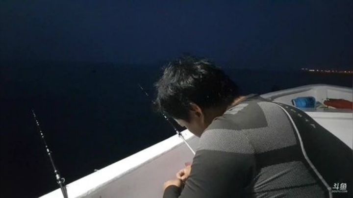 我在斗鱼看威海大叔直播美食