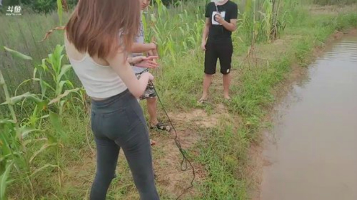 我在斗鱼看川味箩卜直播户外