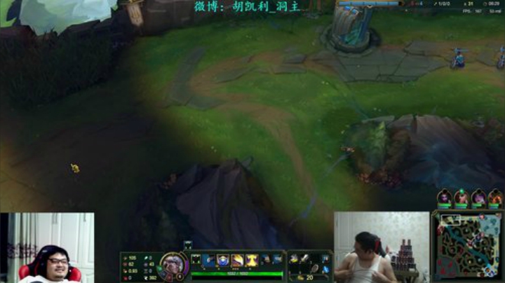 洞主穿小背心 十分性感
