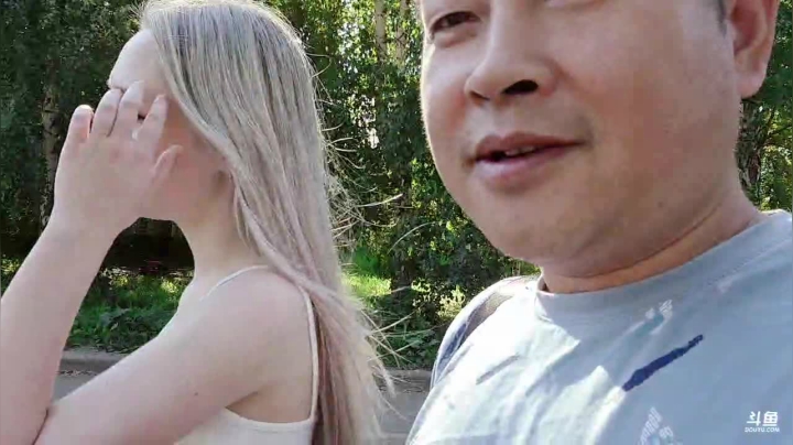 接一个小美女。 2020-08-17 17点场
