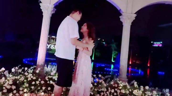 悉悉好美我爱了发布了一个斗鱼视频2020-08-17