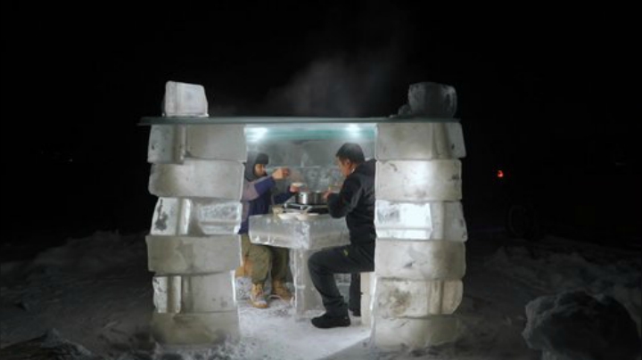 我在斗鱼看野食小哥直播美食