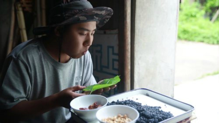 我在斗鱼看野食小哥直播美食