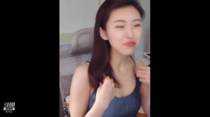 我在斗鱼看十三三三直播主机其他游戏