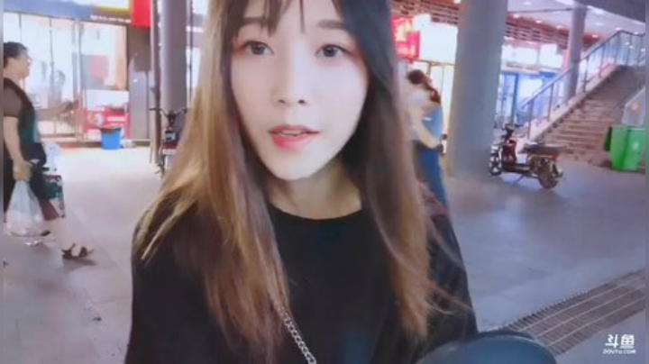 菜菜的瓜皮帽发布了一个斗鱼视频2020-08-21