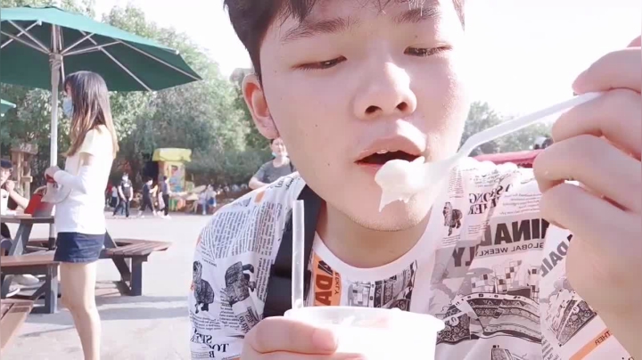 北京欢乐谷 2男1女一起来玩 2020-08-22 16点场