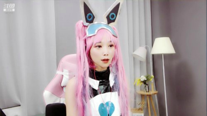 藤一的小幸运发布了一个斗鱼视频2020-08-22