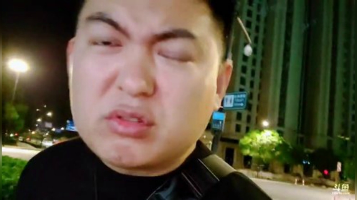我在斗鱼看火力堂主直播户外