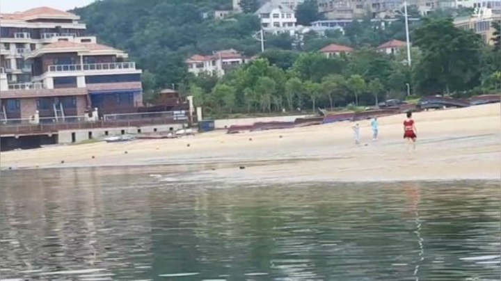 我在斗鱼看威海大叔直播美食