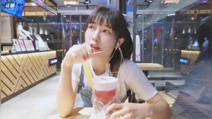 菜菜的瓜皮帽发布了一个斗鱼视频2020-08-24