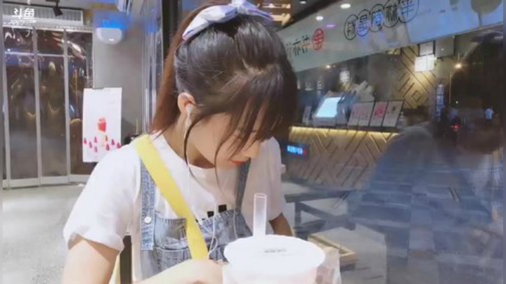 一条猪兒虫OvO发布了一个斗鱼视频2020-08-24