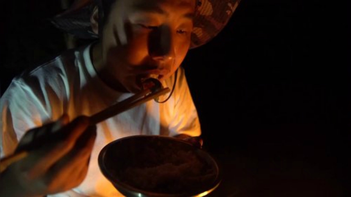 我在斗鱼看野食小哥直播美食