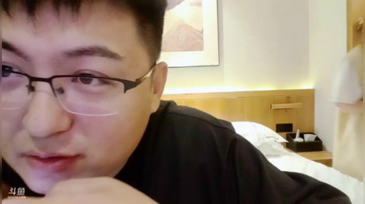 卧龙斯基发布了一个斗鱼视频2020-08-25