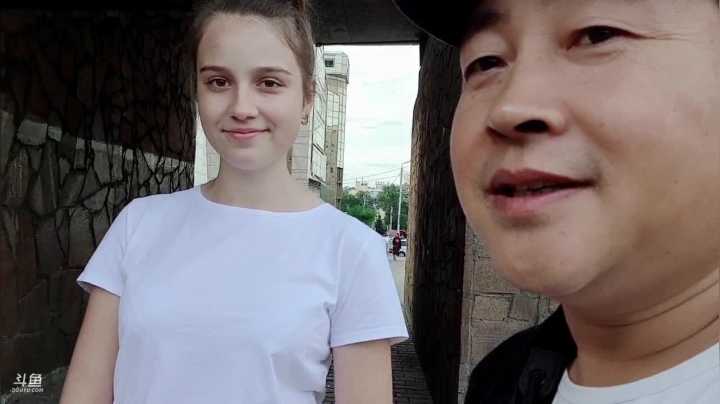 户外寻找美女。 2020-08-26 18点场
