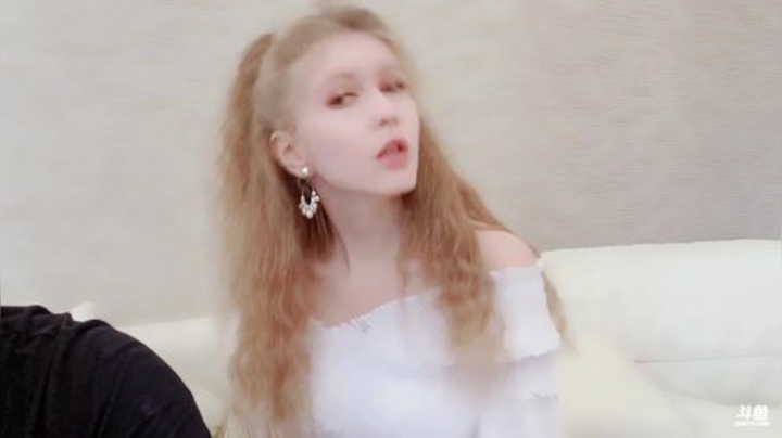 我在斗鱼看俄罗斯教父直播音乐、颜值（横屏）