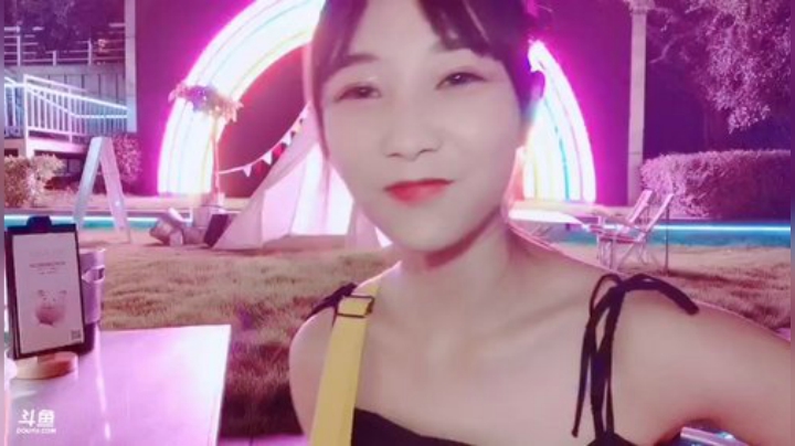 菜菜的瓜皮帽发布了一个斗鱼视频2020-08-28