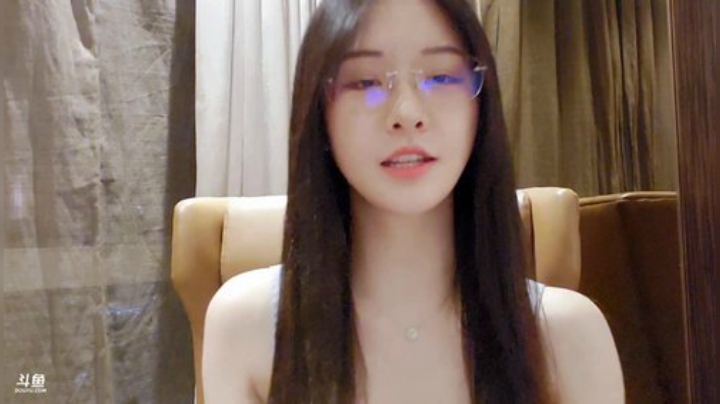 Sharon丶贝尔摩德发布了一个斗鱼视频2020-08-28