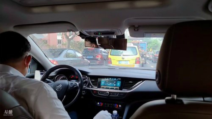 我在斗鱼看小鱼小鱼吃虾米直播户外