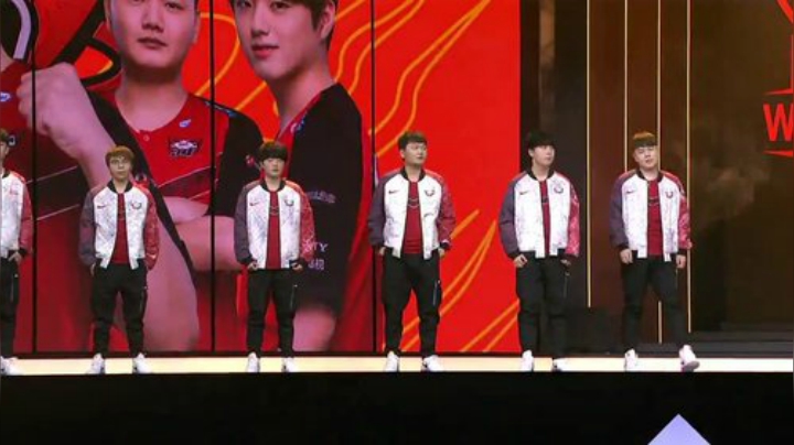 英雄联盟S10全球总决赛LPL战队出征仪式